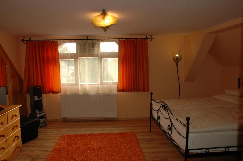 Alom Kucko Apartman Zalaegerszeg Zimmer foto