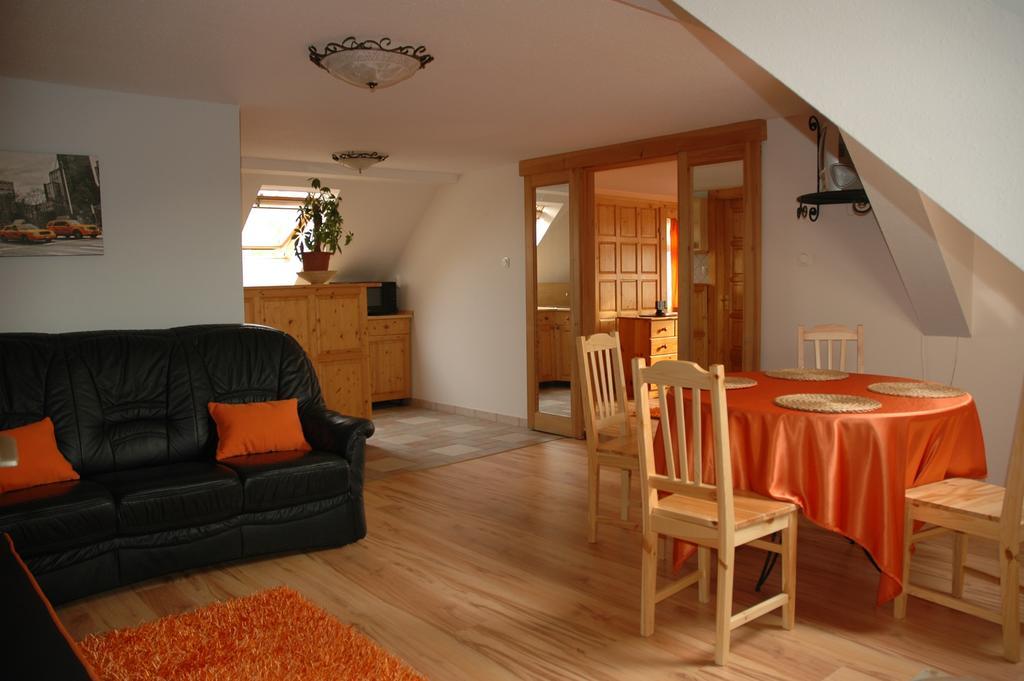 Alom Kucko Apartman Zalaegerszeg Zimmer foto